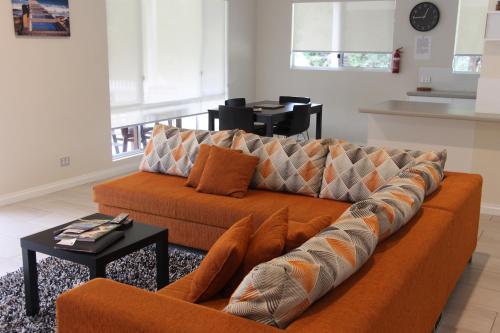 Ruang duduk di Sapphire Chalets, Augusta