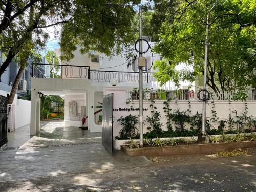 Hanu Building Hanu Reddy Residences - Nawab Habibullah Avenue, Chennai – Updated 2024 ...