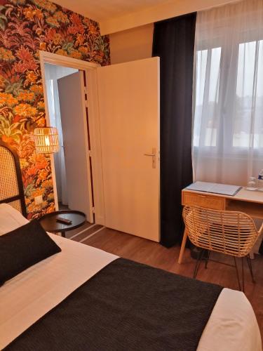 a hotel room with a bed and a desk at Hotel de Champagne in Épernay