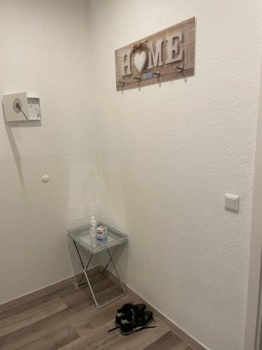 a room with a table and a sign on the wall at HagenStay Eilpe 2 in Hagen