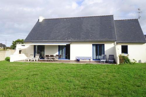 Holiday Home in Le Guilvinec near Sandy Beach