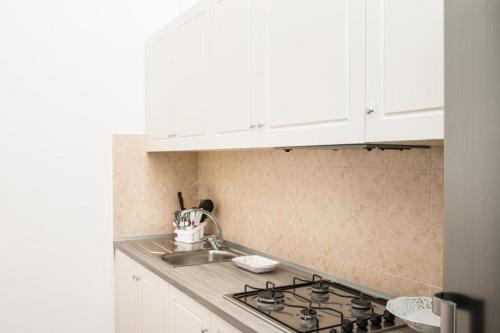 Dapur atau dapur kecil di Faro Bianco Gallipoli - Suites & Apartments
