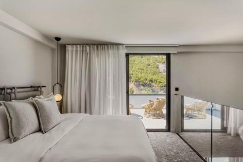 A bed or beds in a room at Aposperia Memorable Living