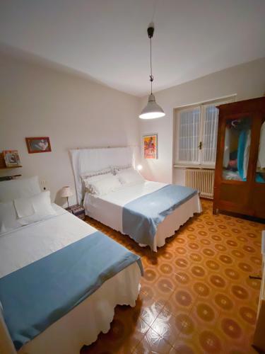 Postel nebo postele na pokoji v ubytování Villa con vista lago e piscina