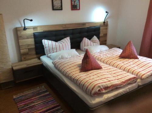 Łóżko lub łóżka w pokoju w obiekcie Gasthaus zum Engel