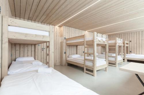a room with two bunk beds and a desk at Chata Zázvor in Tale