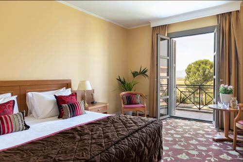 Ένα ή περισσότερα κρεβάτια σε δωμάτιο στο Amalia Hotel Nafplio