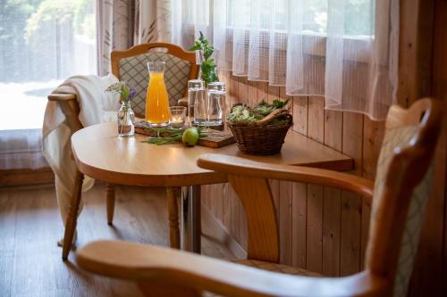 a small wooden table with a basket of fruit on it at Salzano Basic Rooms Interlaken in Interlaken