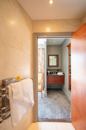 Katil atau katil-katil dalam bilik di Bryn Meadows Golf, Hotel & Spa