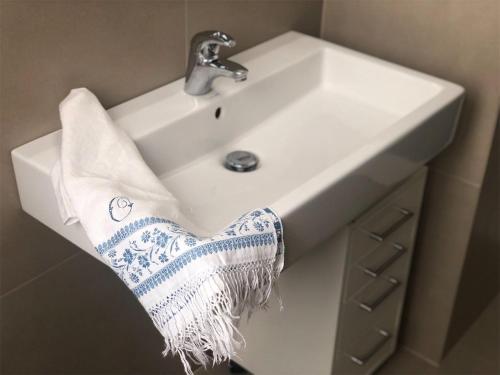 a white bathroom sink with a towel hanging from it at Gerwies-Hof in Bronzolo