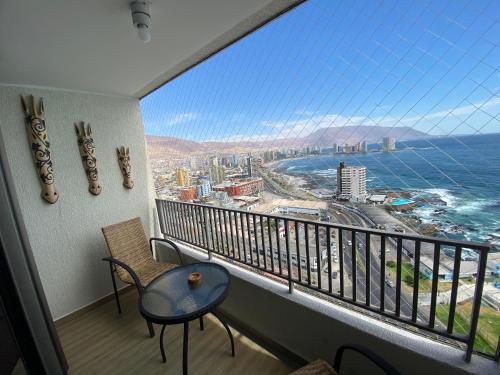 a balcony with a view of the ocean at Departamento Vista Azul in Iquique