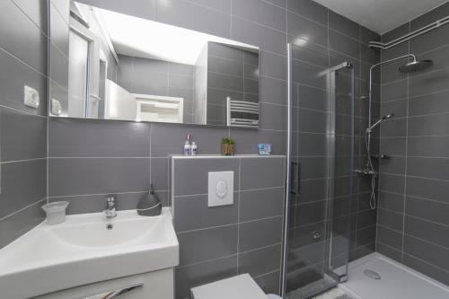 Apartment in Supetar with sea view, terrace, air conditioning, WiFi 3361-1
