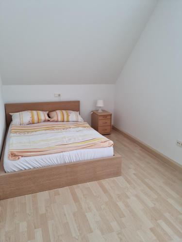 Postel nebo postele na pokoji v ubytování Ferienwohnung Cavallino Gammelshausen