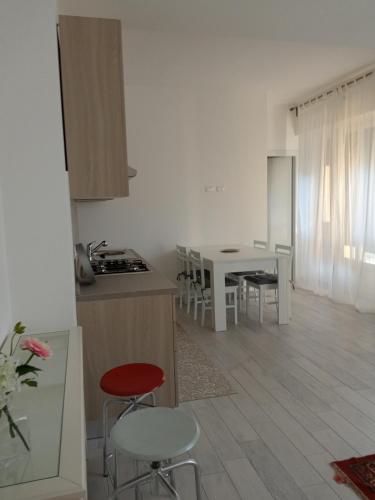 a kitchen and living room with a table and chairs at CASA DI GIO in Sestri Levante