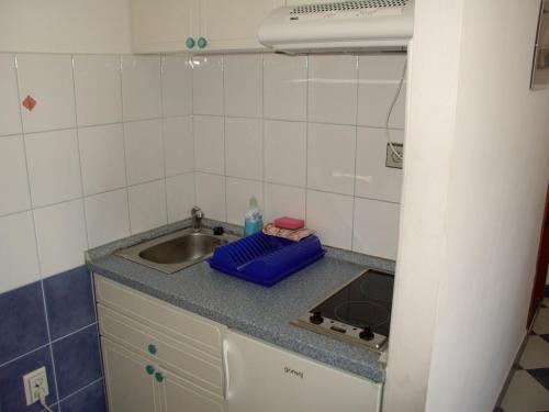Fotografia z galérie ubytovania Apartment in Sucuraj with sea view, balcony, air conditioning, WiFi 3560-2 v Sućuraji