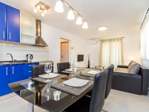 Holiday apartment in Medulin with loggia, air conditioning, WiFi, washing machine 3613-1