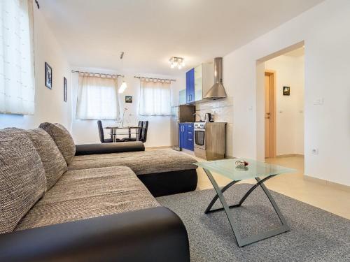 Holiday apartment in Medulin with loggia, air conditioning, WiFi, washing machine 3613-1