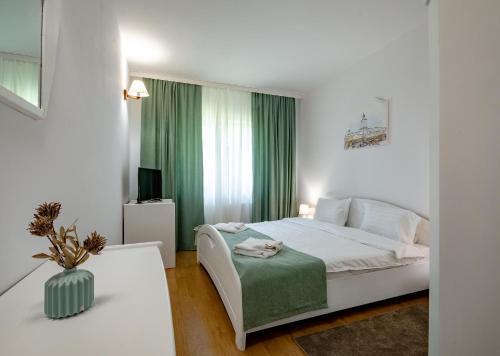 Ένα ή περισσότερα κρεβάτια σε δωμάτιο στο Vila Zorile