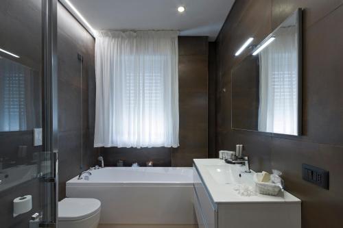 Ένα μπάνιο στο CRIMA MARE LUXURY