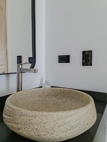 a stone sink on a counter in a bathroom at Hotel Arbóreo Doradal in Doradal