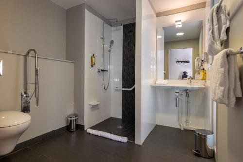 Koupelna v ubytování PADJA Hôtel & Spa Vannes