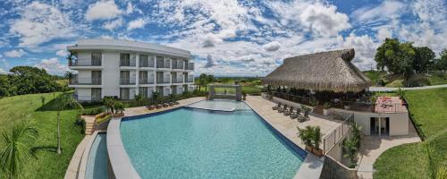 an aerial view of a resort with a swimming pool at Hotel Arbóreo Doradal in Doradal