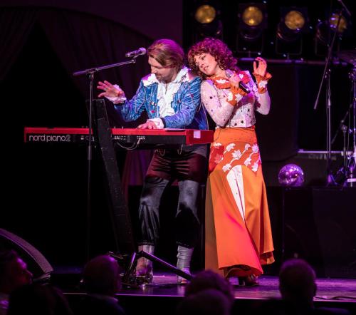a man and a woman standing on a stage at Lærdal Ferie- og Fritidspark in Lærdalsøyri