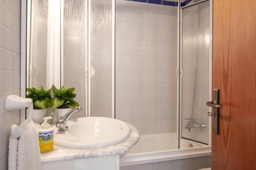 Un baño de Apartamento Tamarells Garden