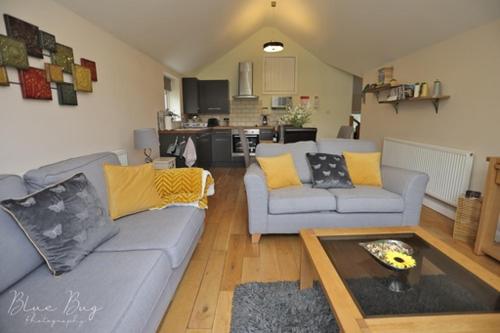 Posezení v ubytování Semi Detached Cottage Snowdonia with hot tub