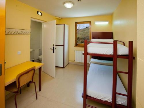 Μία ή περισσότερες κουκέτες σε δωμάτιο στο Alberg La Molina Xanascat