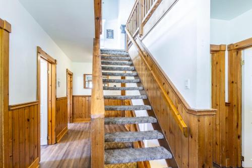 Φωτογραφία από το άλμπουμ του Mountain Trail-Smart TV-Self Check-In-Full Kitchen-Balcony-BBQ σε Blue Mountains