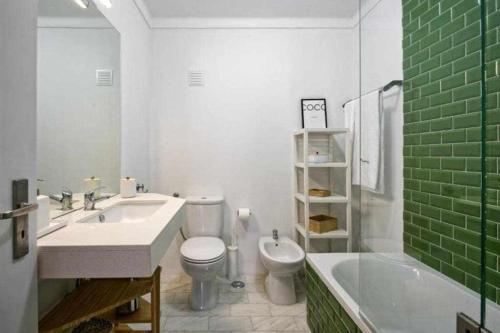 Koupelna v ubytování Vila com piscina e jardim privado