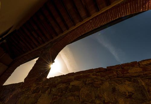 a bridge with the sun shining through a window at Piccolo Borgo Gagnoni in Sinalunga