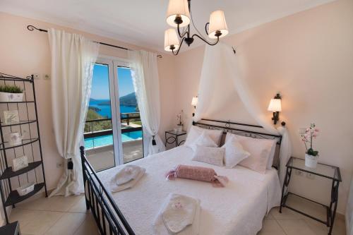 Posteľ alebo postele v izbe v ubytovaní Villa Meliti - private villa with stunning seaviews, infinity pool, close to the beach