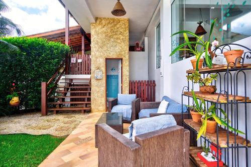 a living room with a staircase in a house at Chalés Mirante da Lagoinha in Ubatuba