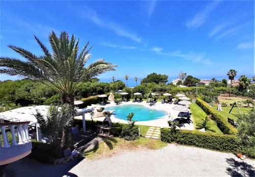 The swimming pool at or close to Case Vacanze Pietragrande