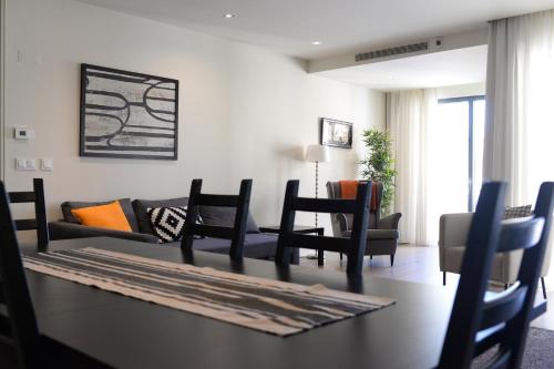 Lux Apartment with Pool and Garage