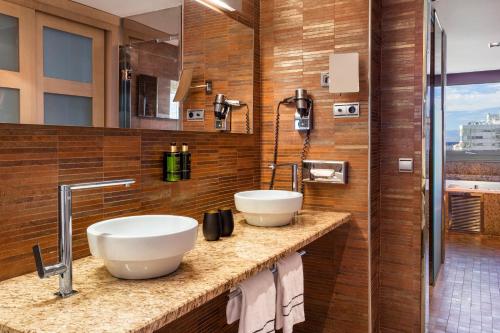 Bilik mandi di Melia Madrid Princesa