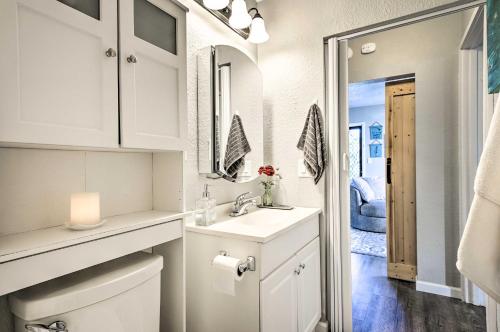 a bathroom with a sink and a mirror at Lanai and Community Pool Access Sunny Central Condo in Kailua-Kona