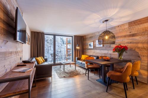 Χώρος καθιστικού στο 22 Summits Apartments