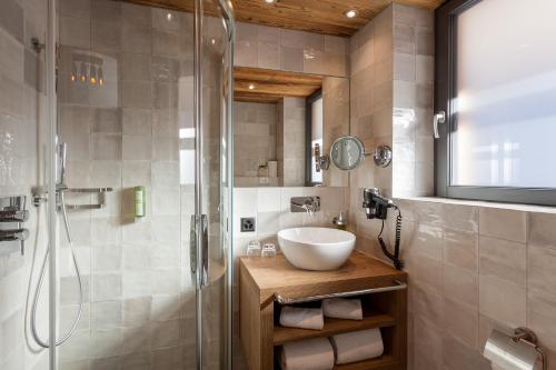 Ένα μπάνιο στο 22 Summits Apartments
