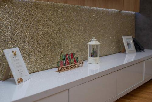 a white counter with a wall with a glittery wall at Modern Mountain Apartman 202 in Kolašin