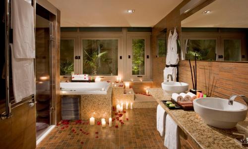 A kitchen or kitchenette at Melia Madrid Princesa