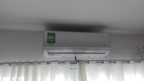 a ceiling with a air conditioner in a room at DEPARTAMENTO CON COCHERA in La Rioja