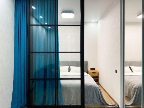 Postel nebo postele na pokoji v ubytování Шикарные апартаменты ЖК Печерск Плаза, Михаила Бойчука 17, 10 мин пешком м Звериницкая