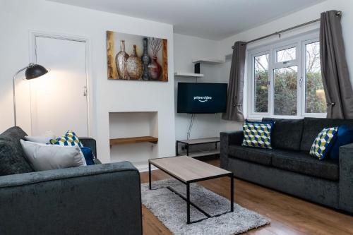 a living room with two couches and a table at Relaxation by Olauda SA - 3 Bed House with Free Parking in Bristol