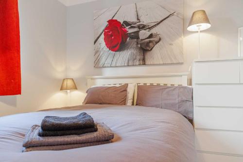Postel nebo postele na pokoji v ubytování Linlithgow Apartment