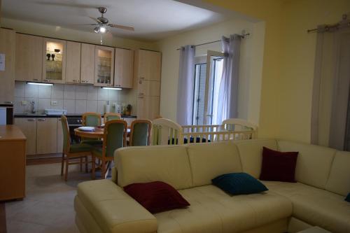 Kuchyň nebo kuchyňský kout v ubytování Apartmani BOBO