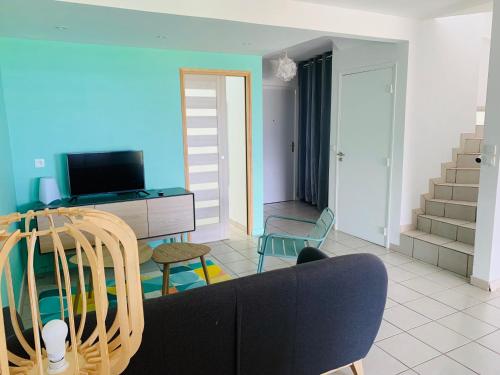 TV a/nebo společenská místnost v ubytování Villa Fresh&Cosy Trois-Ilets 3 étoiles