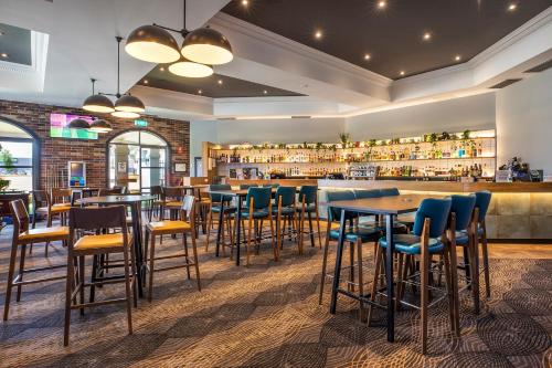 Un restaurante u otro lugar para comer en Nightelier Carrum Downs Sands Hotel